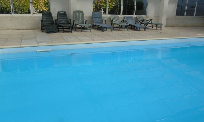 Houlette House | Spacious Gîte for 13 with Ocean View & Pool Access