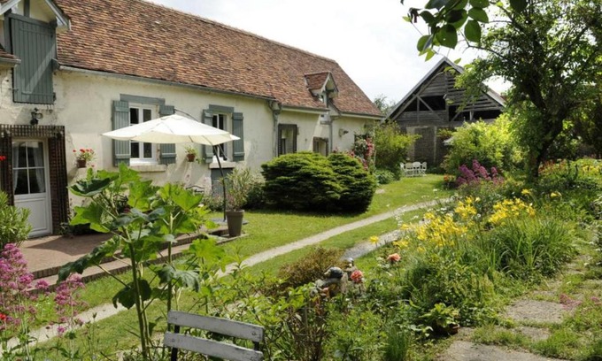 Foucheres House | Gîte Fouchères: Family-Friendly Retreat with a Perfect Score