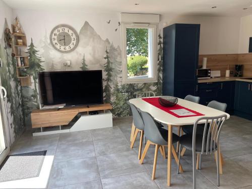 La Neuveville-devant-Lepanges House | Oceanfront Gîte des Brimbelles - Pet Friendly Retreat