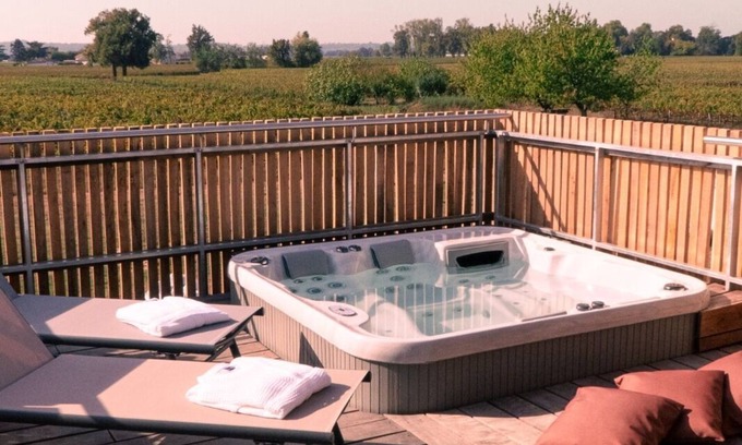 Saint-Sulpice-de-Faleyrens Apartment | Gîte de Charme: Enjoy Vignoble Views & Unique Amenities