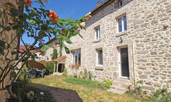 Jabreilles-les-Bordes House | Oceanfront Retreat at Gite du Chatelard – Rated 8.5/10