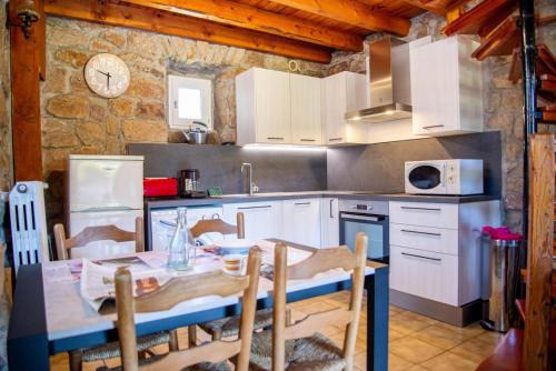 Saint-Frezal-d'Albuges House | Pet-Friendly Gites de France for 2-4 Guests at La Peyre