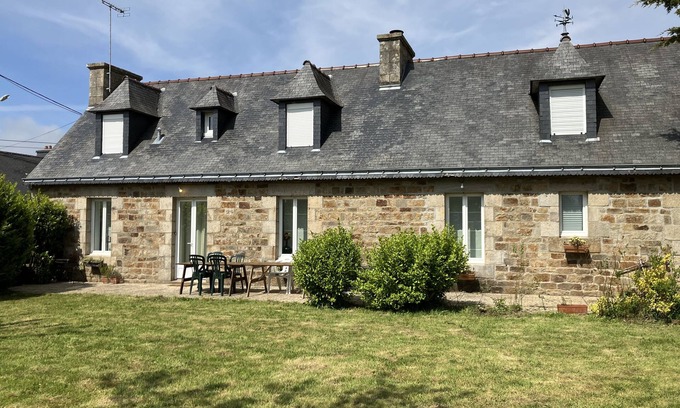 Ploulech House | Gîte Gai Matin: Pet and Child-Friendly Getaway