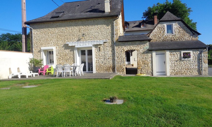 Monein House | Gîte Gassion: Guest Rated 9.8 with Oceanfront Pool & Spa