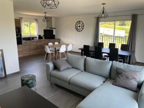 La Chapelle-de-la-Tour House | Gîte Latsou: Inviting Getaway with Terrace & Hot Tub