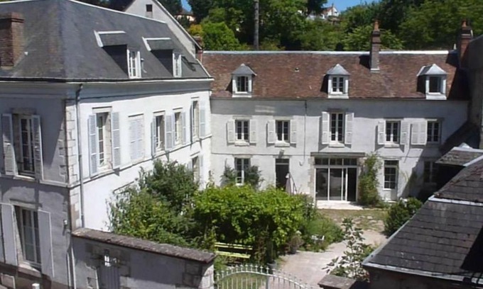 Gien House | Spacious Gîte Gien for 15 Guests - Family and Pet Friendly