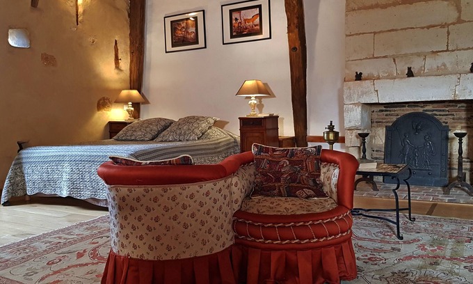 Cenac-et-Saint-Julien Cottage | Discover Gîte Grottes du Périgord with Pool and Spa