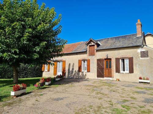 Pierrefitte-es-Bois House | Cozy Gîte with Valley Views, Pet-Friendly & Highly Rated