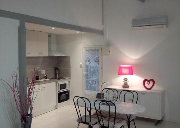 Sarrians Apartment | Discover Gîte Jeannine: Guest Rated 9/10 Experience