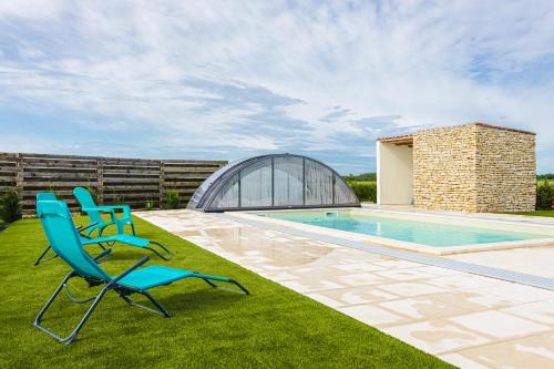Marans House | Gîte Koala: Family-Friendly Oasis with Pool Access