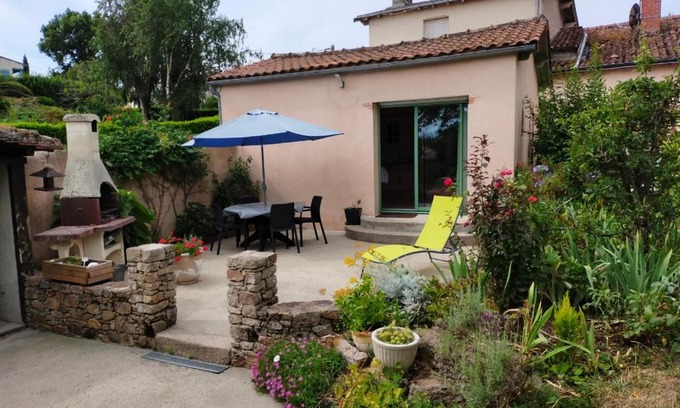 Clisson Villa | Family-Friendly Retreat at Gîte Léperon 2 with High Ratings