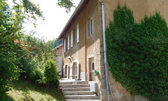 Lusse House | Cozy Gîte l'école est finie: Family-Friendly Retreat