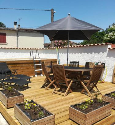Buzet-sur-Baise House | Gîte L'Ancienne Charcuterie: Oceanfront Retreat with Pool
