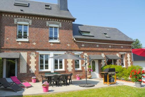 Louvetot House | Oceanfront Gîte l'ancienne forge - Ideal for Families