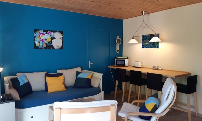Manteyer Apartment | Cozy Gîte l'Ancolie in Céuze with Pool & Ocean Views