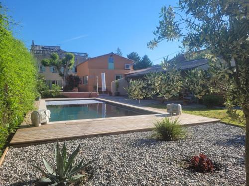 Sainte-Cecile-les-Vignes House | Relax at Gîte l'atelier de Phil et Delfe with Ocean Views
