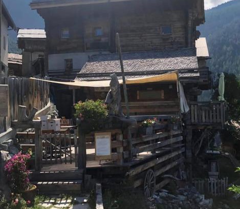Nendaz House | Pet-Friendly Retreat at Gîte l'Ermitage - Guest Rated 9.7