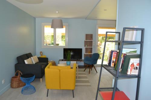 Bourdonne House | Comfortable Stay at Gîte La Bourdonnaise with Breakfast