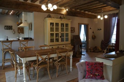 Chateau-Thierry Apartment | Exceptional Gîte la Chancellerie - Child Friendly Retreat