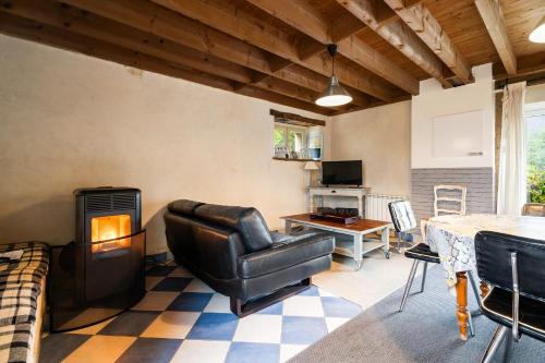 Noyal-Chatillon-sur-Seiche House | Pet-Friendly Gîte La Malcotais - Rated 9/10 by Guests