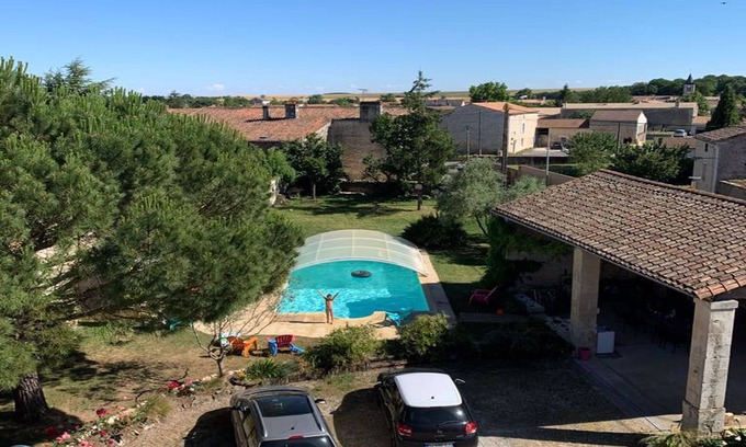 Villiers-en-Plaine Cottage | Idyllic Gîte La Gatounette: Relax by the Pool & Spa