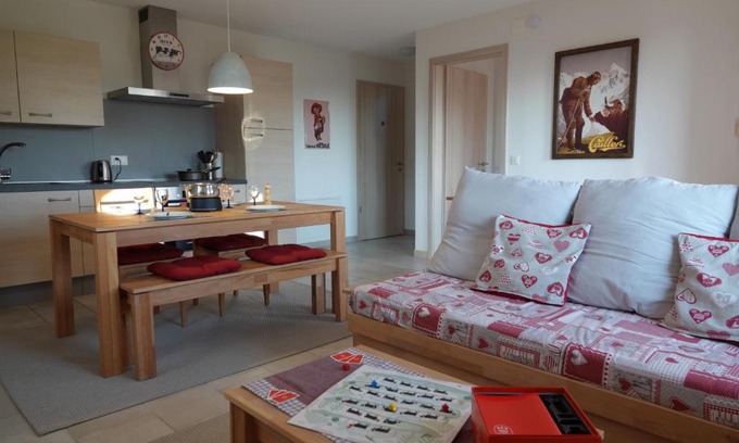 Cheiry Apartment | Family-Friendly Retreat at Gîte La Grange: Rated 9.5/10!