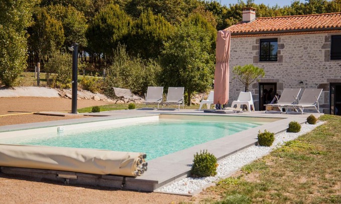 Mortagne-sur-Sevre House | Gîte "La Grange": Family-Friendly Retreat near Puy du Fou
