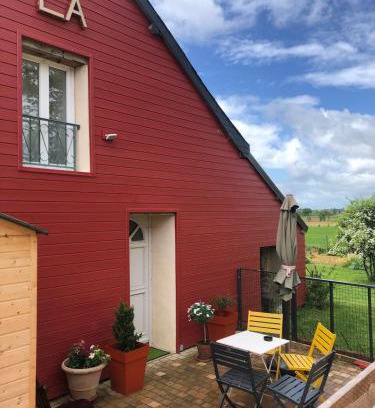 Saint-Aubin-d'Aubigne House | Top-Rated Gîte LA Maison LA: Family-Friendly Retreat