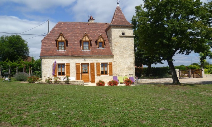 Caniac-du-Causse House | Discover The House of Lompech: Rated 9.8/10 with Pool & Kitchen