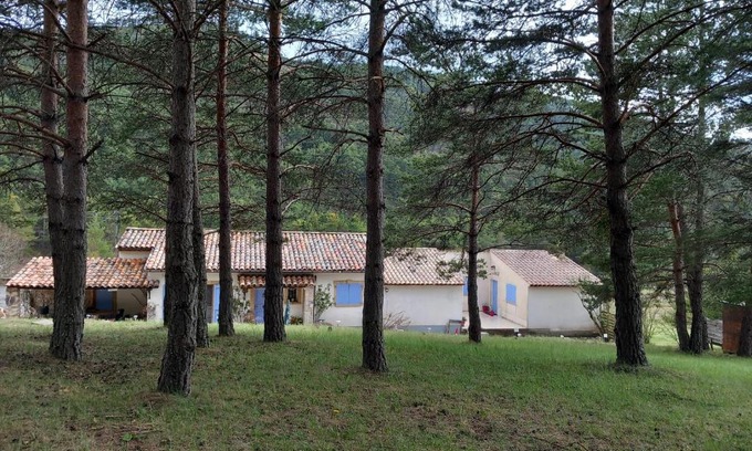 Peyroules Cabin | GÎTE LA MOUNTAGNA: Oceanfront Retreat with Spa & Dining