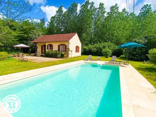 Frayssinet-le-Gelat Resort | Cozy Gîte La Petite Fagette with Oceanfront Pool & Views