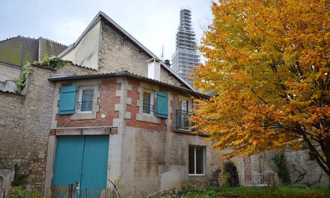Joinville House | Family-Friendly Gîte La Rose Trémière with Terrace & Pool