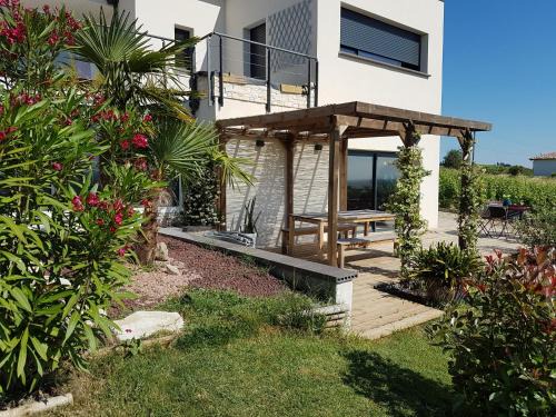 Rabastens House | Gîte Las Colina: Oceanfront Escape with Spa & Hot Tub