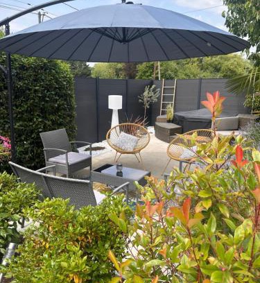 Veuil House | Inviting Gîte le bas ray Near Beauval with Hot Tub & Kitchen