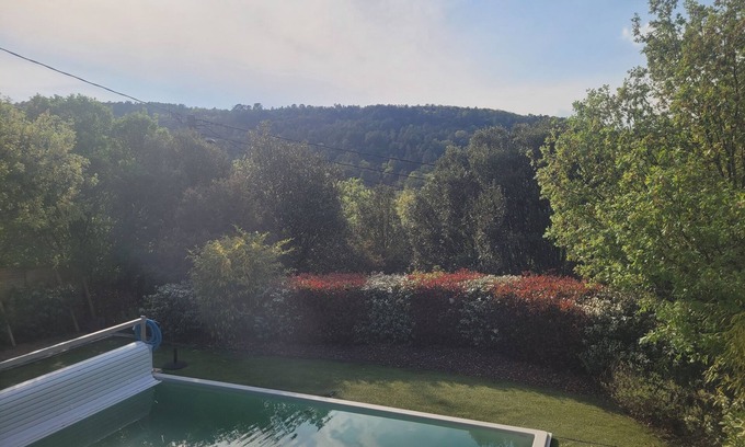 Salavas House | Discover Gîte le Cabanon: Family-Friendly with Pool Access