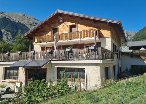 Termignon Apartment | Family-Friendly Gîte Le Cembro with Pool for 6 Guests