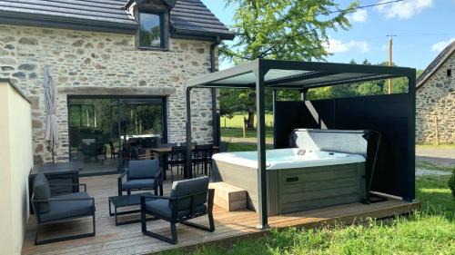 Lagrauliere House | Discover Gîte Le Chambougeal: Rated 9.5 with Hot Tub