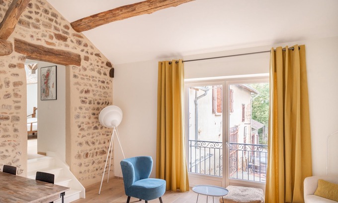 Regnie-Durette Apartment | Relax at Gîte le coeur de la maison with Pool & Breakfast