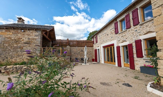Antrenas House | Discover Gîte Le Crespin - Your Family-Friendly Retreat
