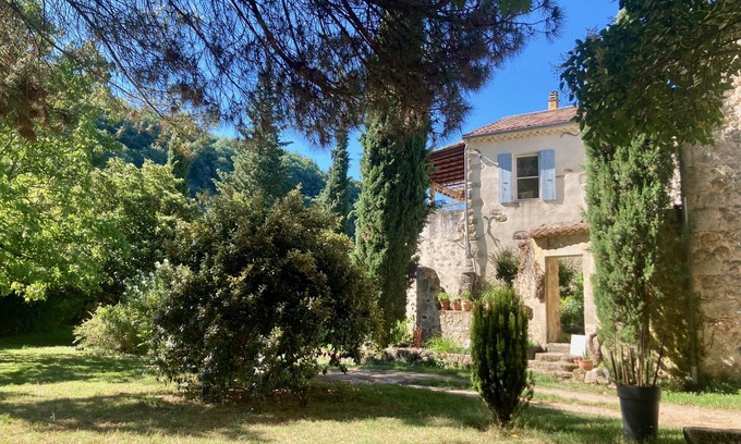 Brujas House | Exceptional Gîte le Moulinage du Luol with Scenic Grounds
