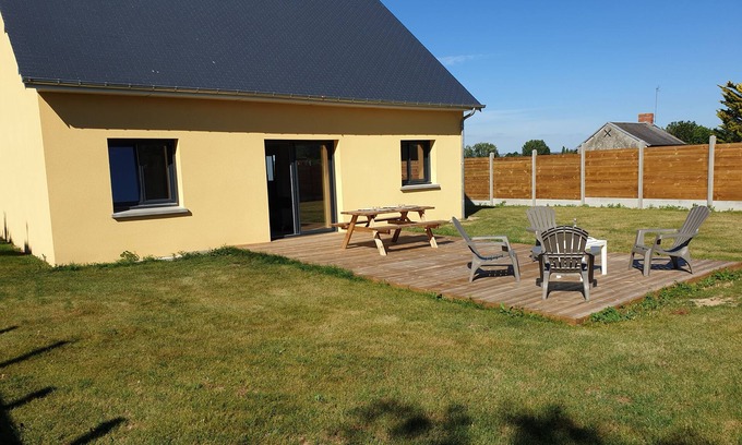Ceaux House | Pet-Friendly Gîte Le Mascaret: Oceanfront Retreat for All