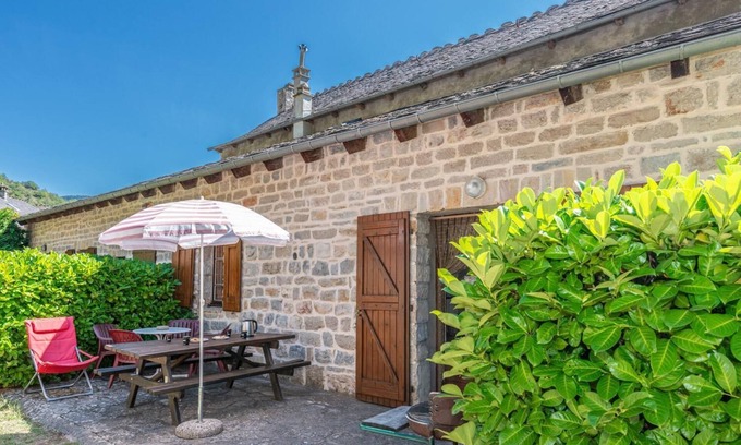 Gorges du Tarn Causses House | Cozy House with Kitchen & Child-Friendly Amenities