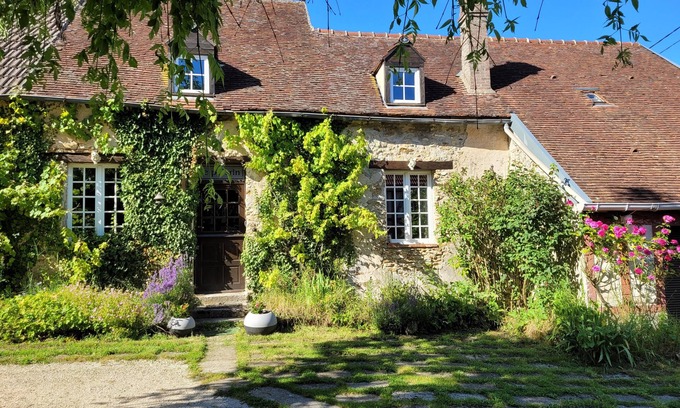 Verdon Cottage | Historic Hotel Le Pelerin: Guest Rated 10/10 & Family-Friendly