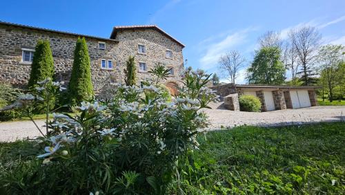 Sanssac-l'Eglise Apartment | Gîte Le Parc - Domaine Le Clos de Vourzac