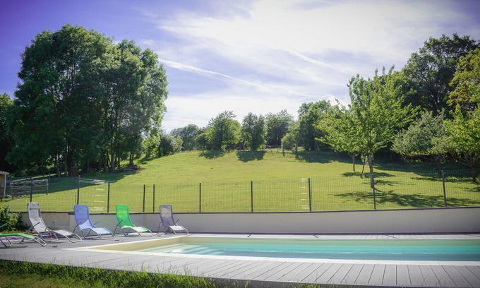 Favieres House | Gîte Le Répit: Poolside Oasis with Top-Rated Amenities