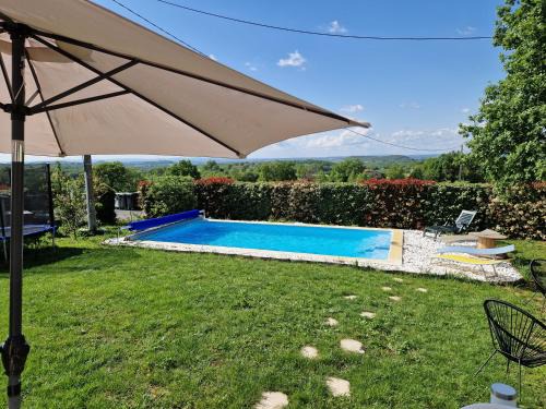 Lamillarie Apartment | Gîte Le Saint Benoît: Oceanfront Oasis with Pool & Views