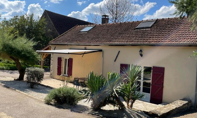 Forleans House | Cozy Gîte les érables: Pet-Friendly Retreat with High Ratings
