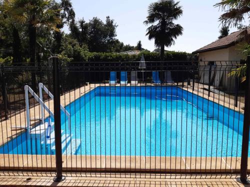 Audenge House | Cozy Gîte les 2 pins with Ocean View and Pool Access