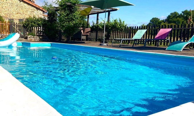 Le Vieux-Cerier House | Relaxing Gîte Les fauvettes: Pool & Ocean Views Await
