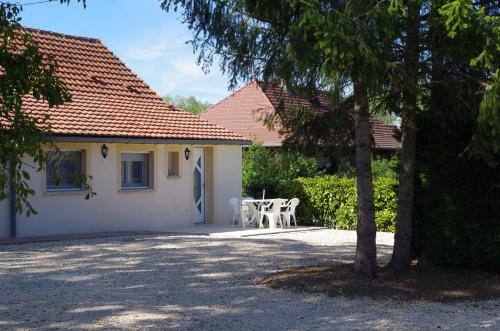 Frontenard House | Pet-Friendly Gîte Les Grands Prés with Oceanfront Views